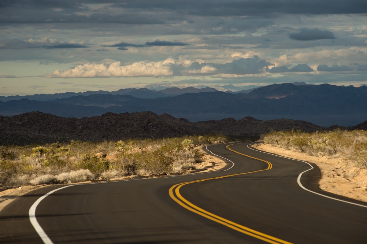 paysage route dans le desert